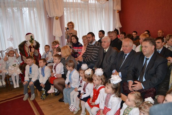 В Україні з краю в край ходить Святий Миколай…